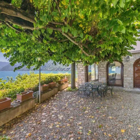 Casa Panetier بيت خشبي سالا كوماسينا