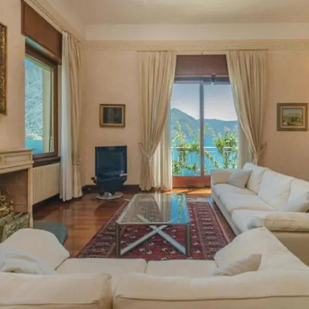 بيت خشبي Casa Panetier